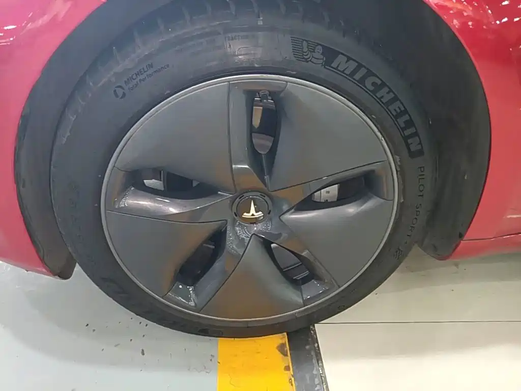 Tesla Model 3 — миниатюра 23
