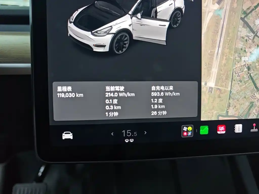 Tesla Model Y — миниатюра 12