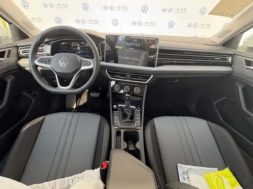 Volkswagen Sagitar 2026 3000 300TSI DSG