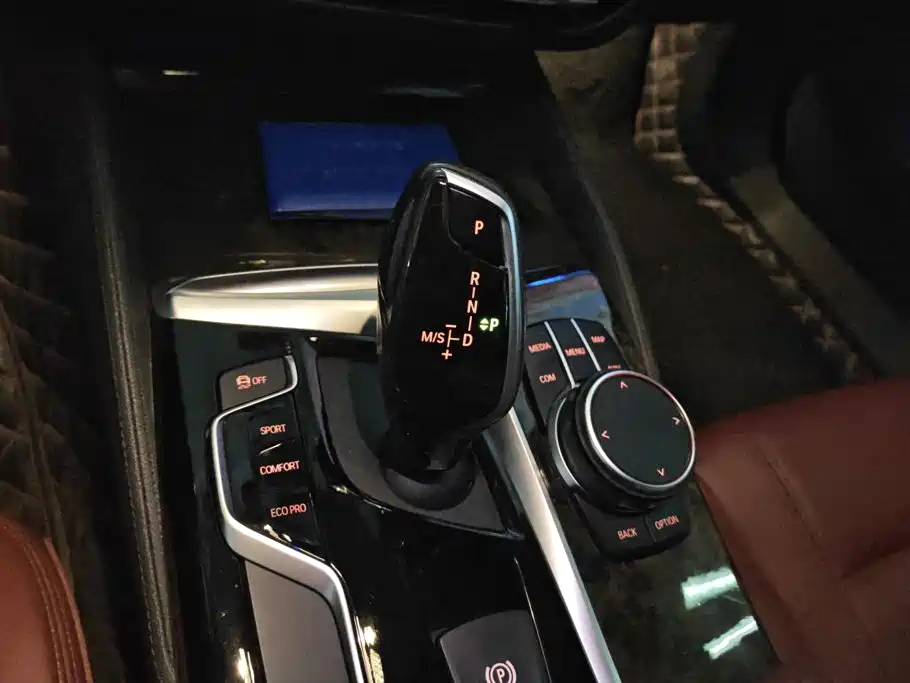 BMW 5 Series — миниатюра 16