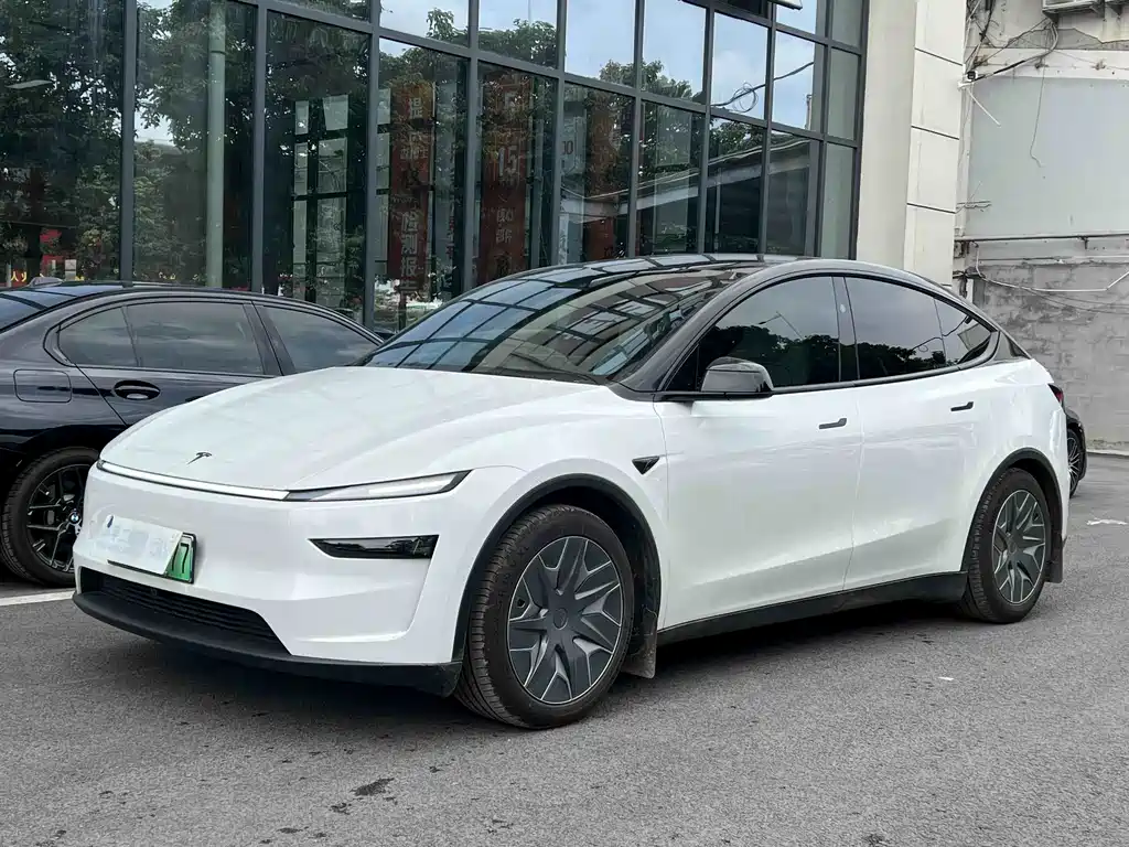 Tesla Model Y L 2026