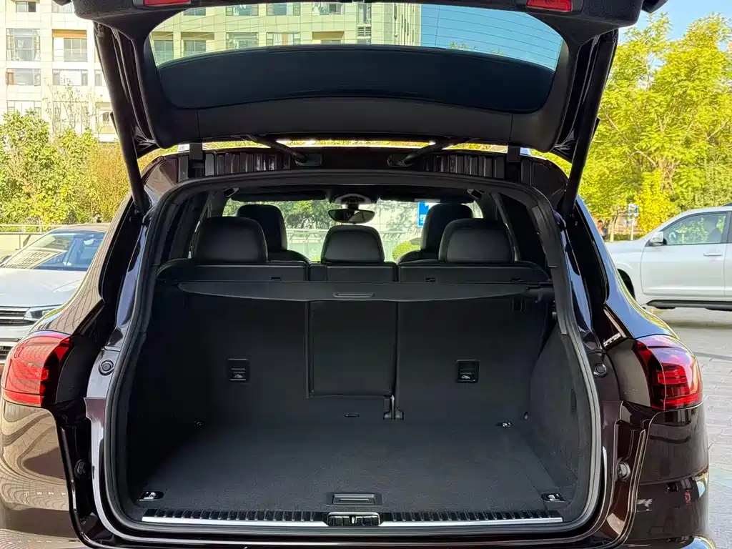 Porsche Cayenne — миниатюра 18