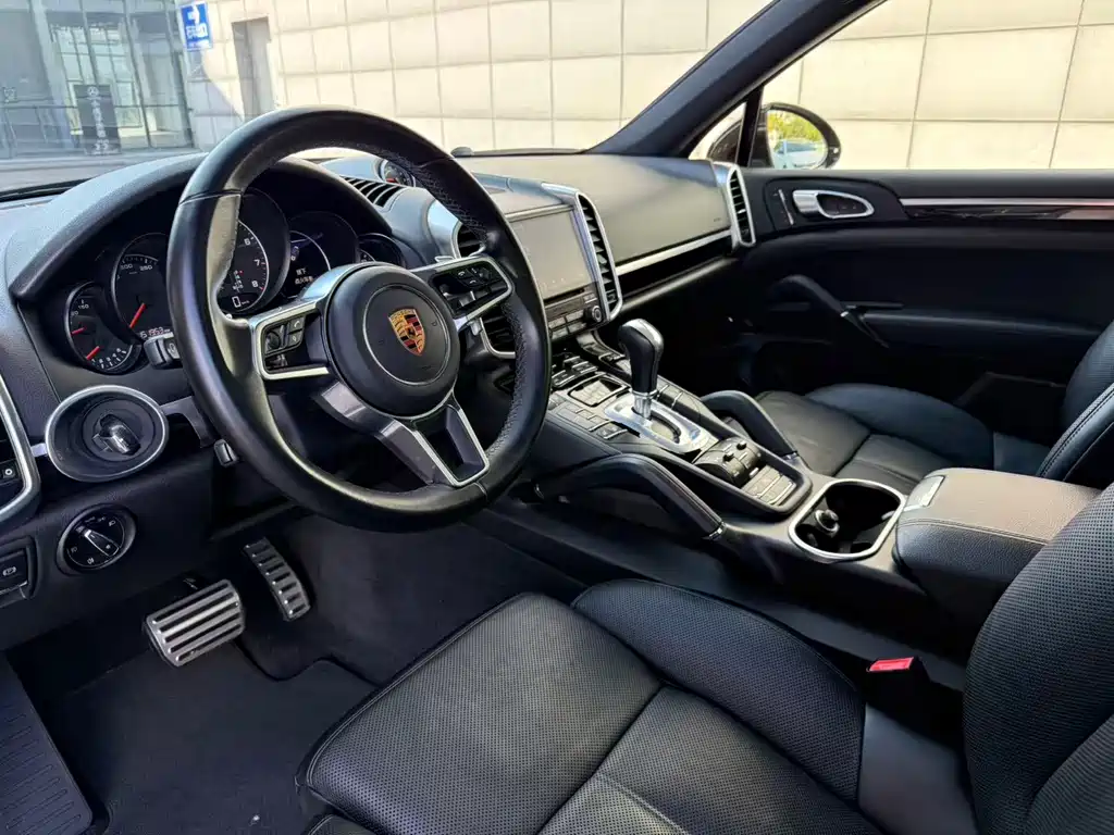 Porsche Cayenne — миниатюра 28