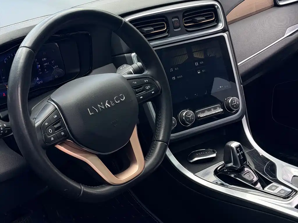 Lynk & Co 01 — миниатюра 10