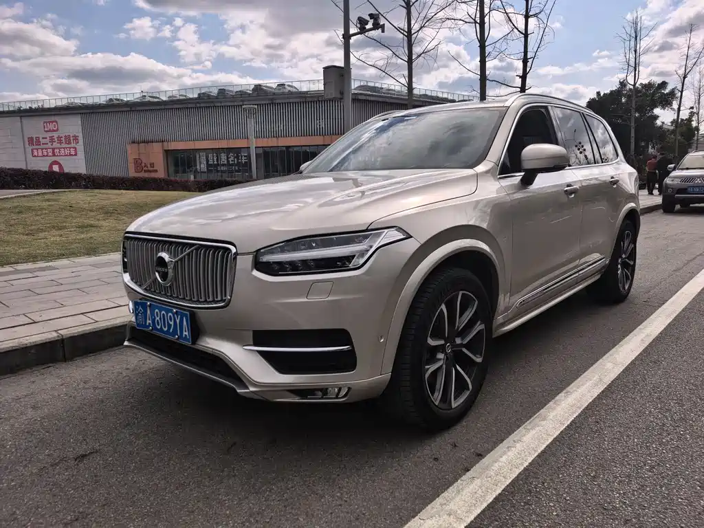 VOLVO XC90
