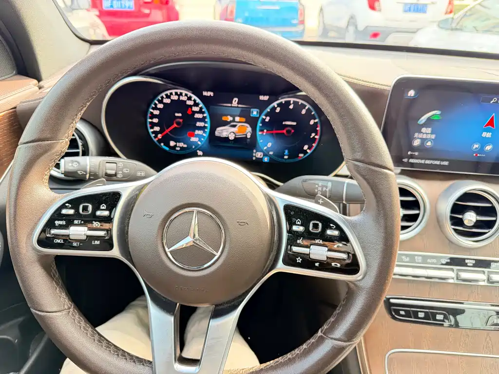 MERCEDES-BENZ GLC