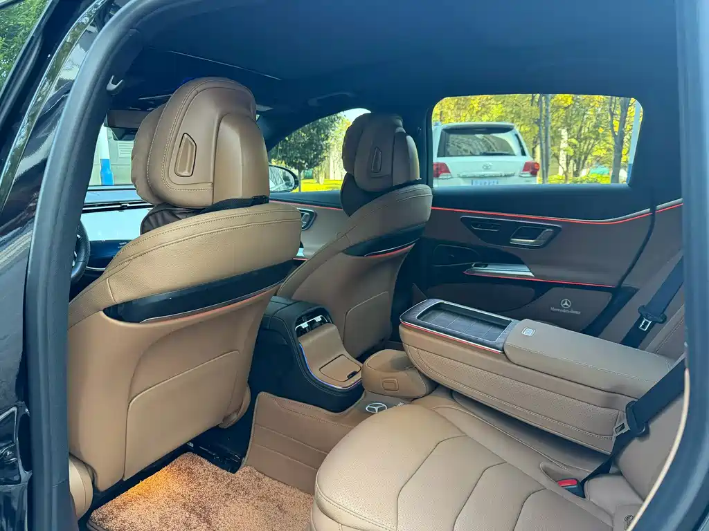 Mercedes-Benz E-Class — миниатюра 6