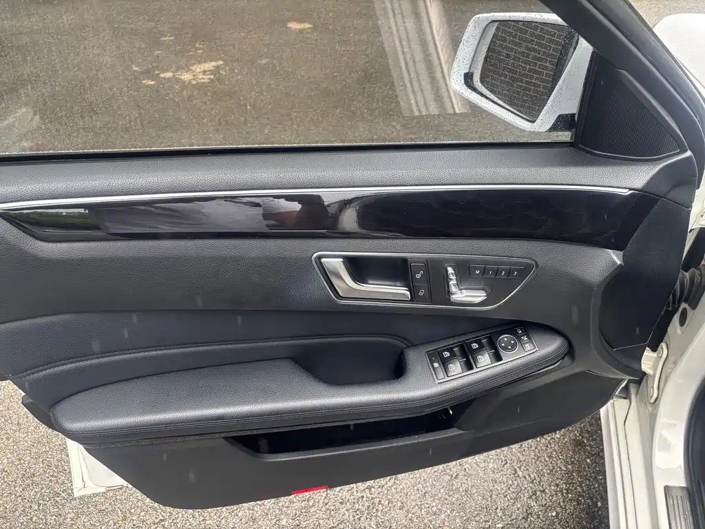 Mercedes-Benz E-Class — миниатюра 8