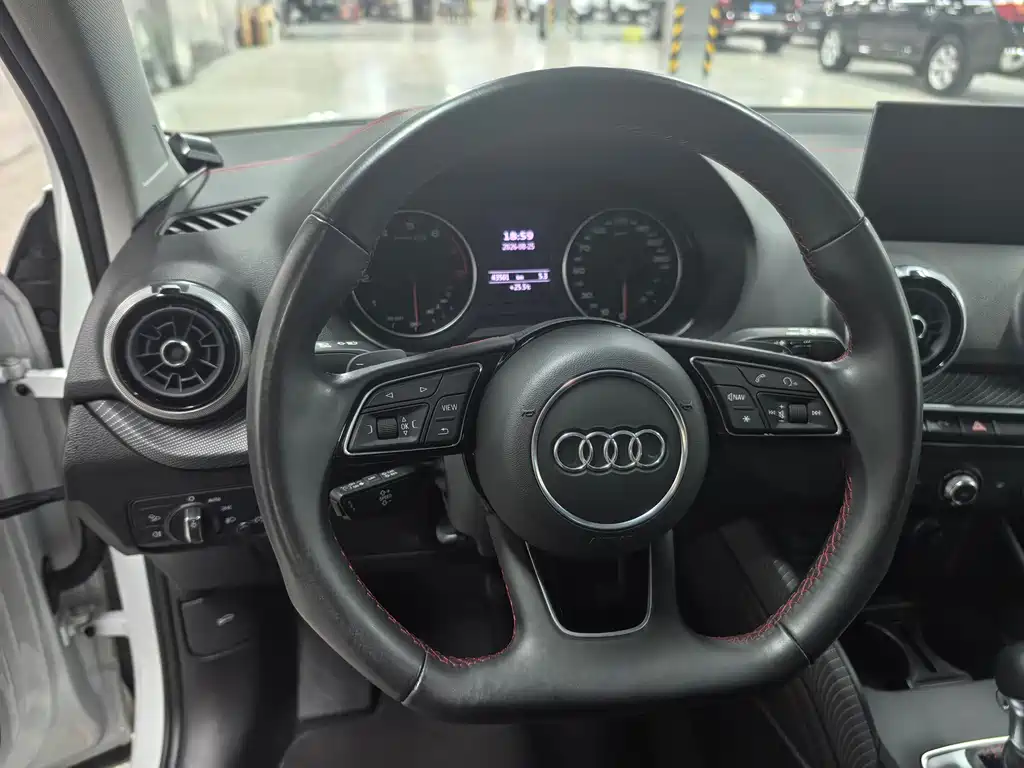 Audi Q2L — миниатюра 12