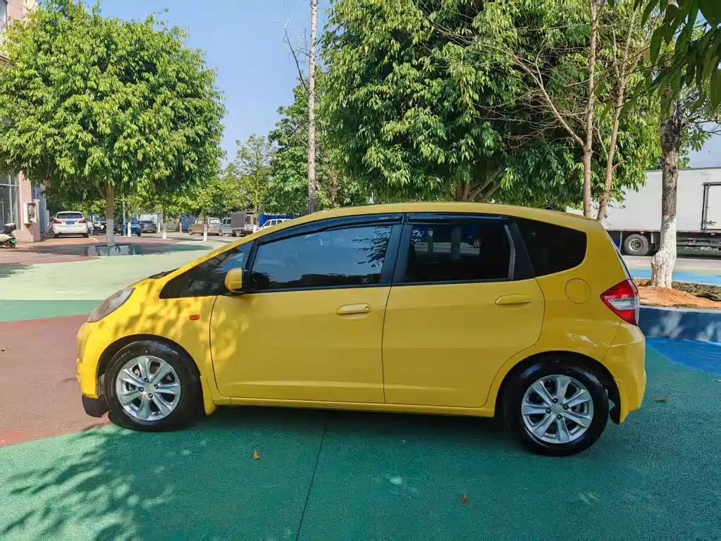 Honda Fit — миниатюра 7