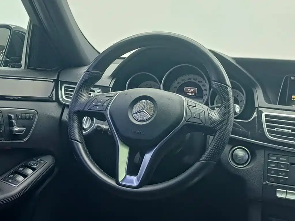 Mercedes-Benz E-Class — миниатюра 6