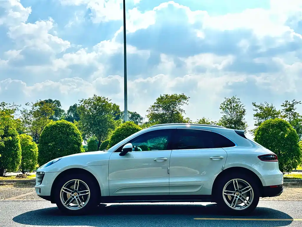 Porsche Macan — миниатюра 9
