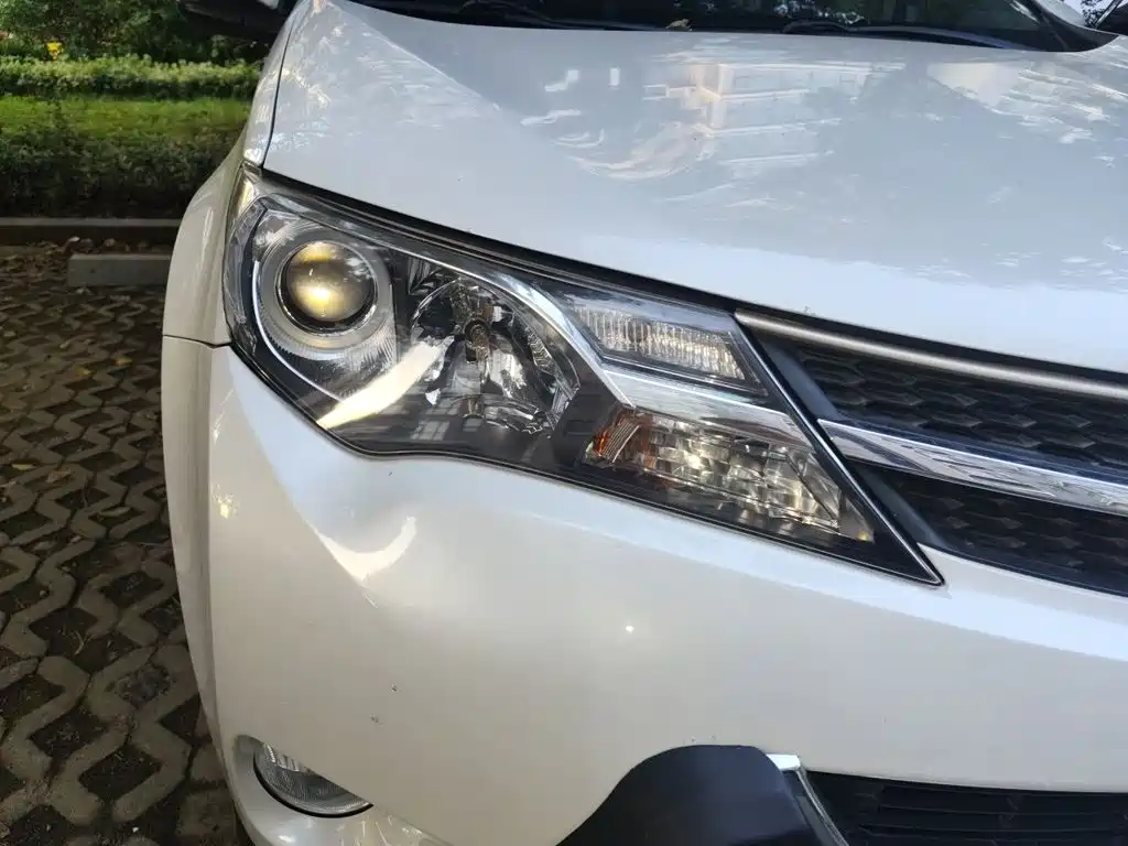 Toyota RAV4 — миниатюра 7