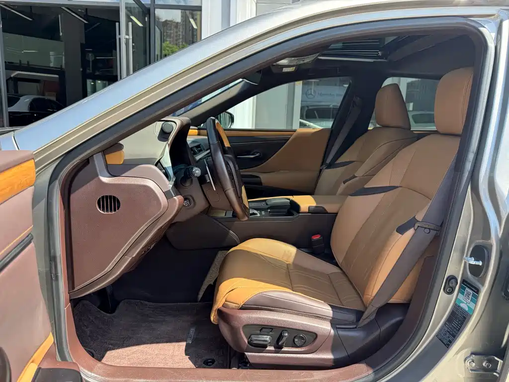 Lexus ES — миниатюра 7