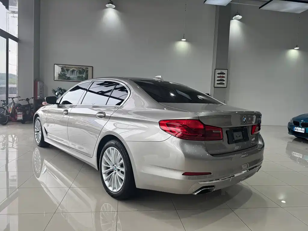 BMW 5 Series — миниатюра 6