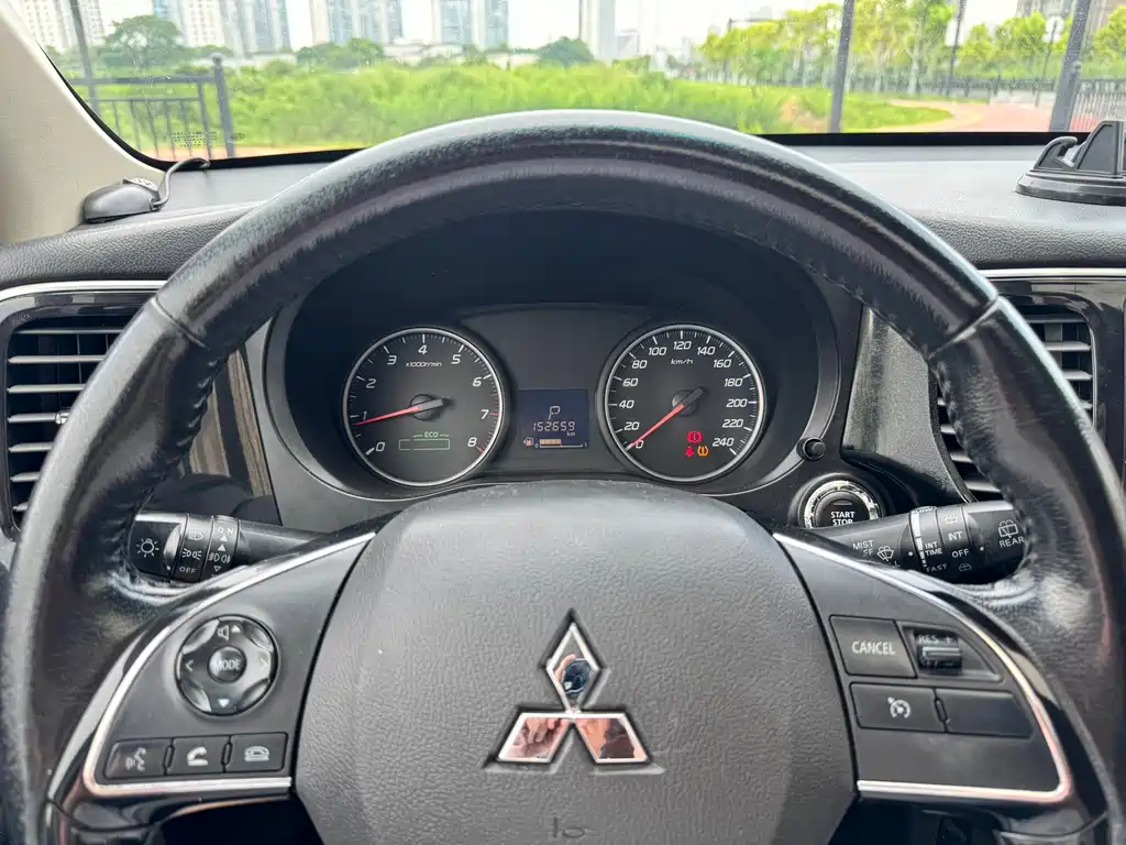 Mitsubishi Outlander — миниатюра 8
