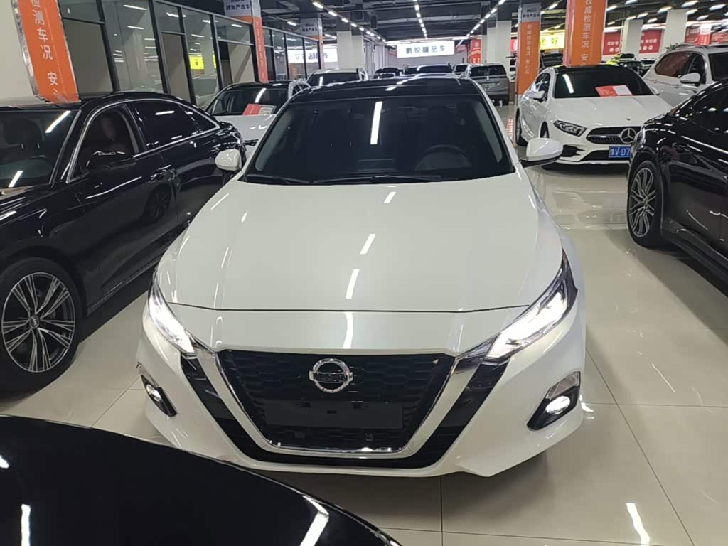 Nissan Teana 2.0 л 2022 г. Белый, пробег 28300 км