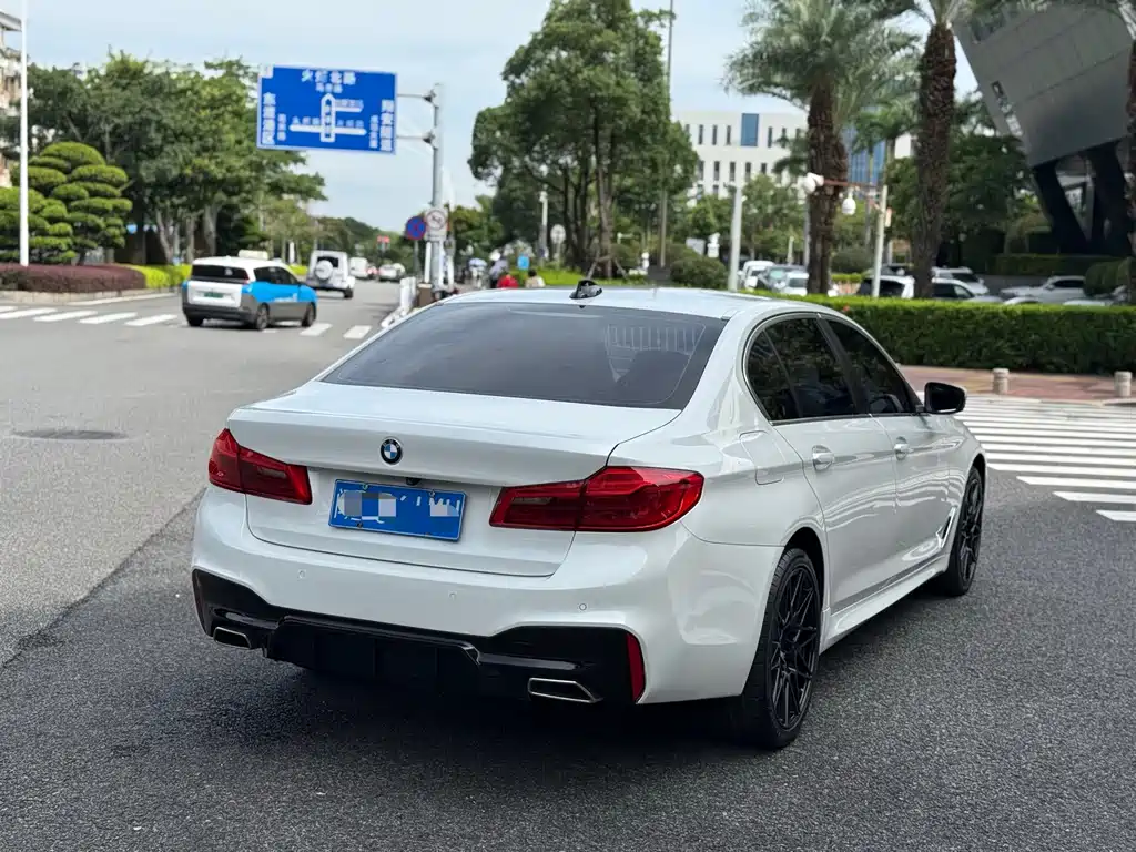 BMW 5 Series — миниатюра 7