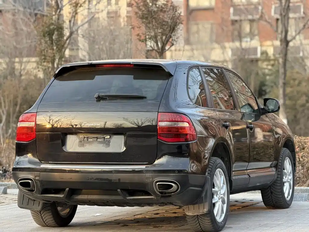 Porsche Cayenne — миниатюра 10