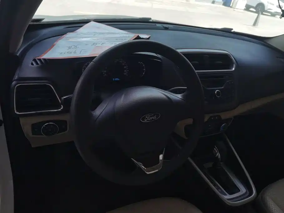 Ford Escort — миниатюра 12