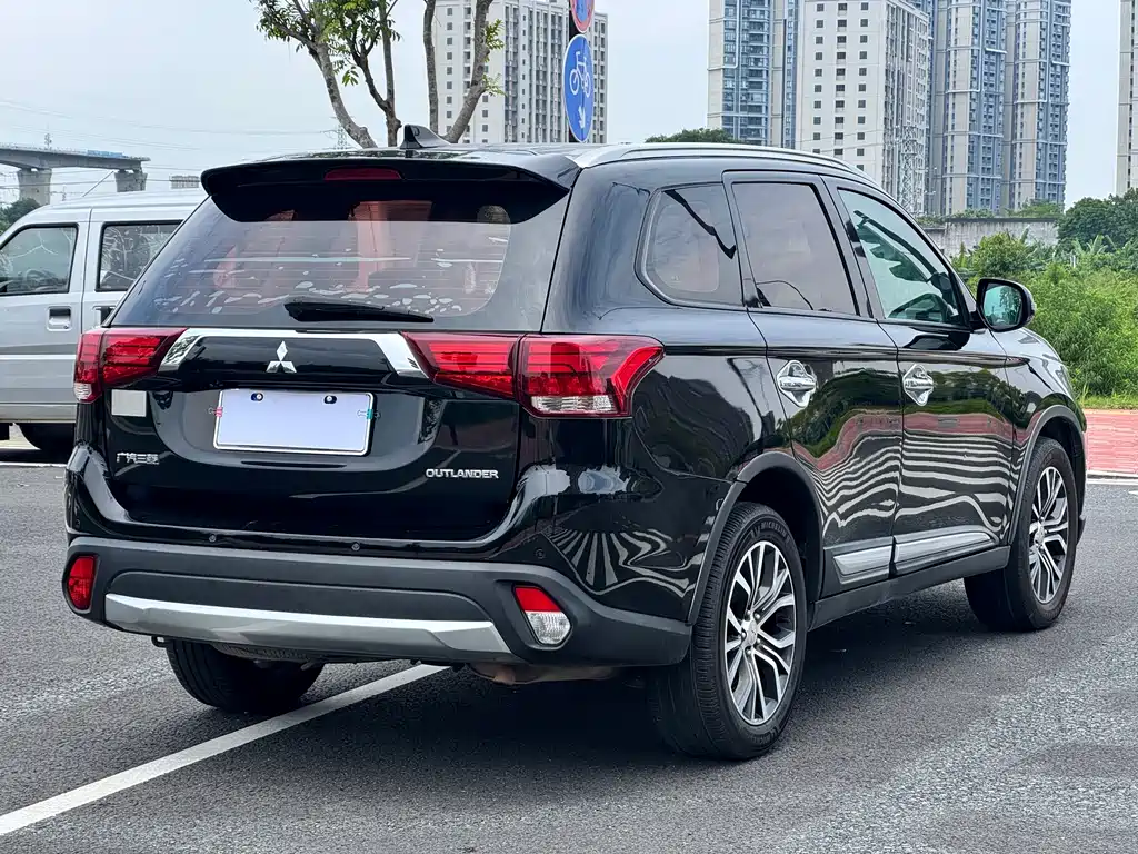 Mitsubishi Outlander — миниатюра 12