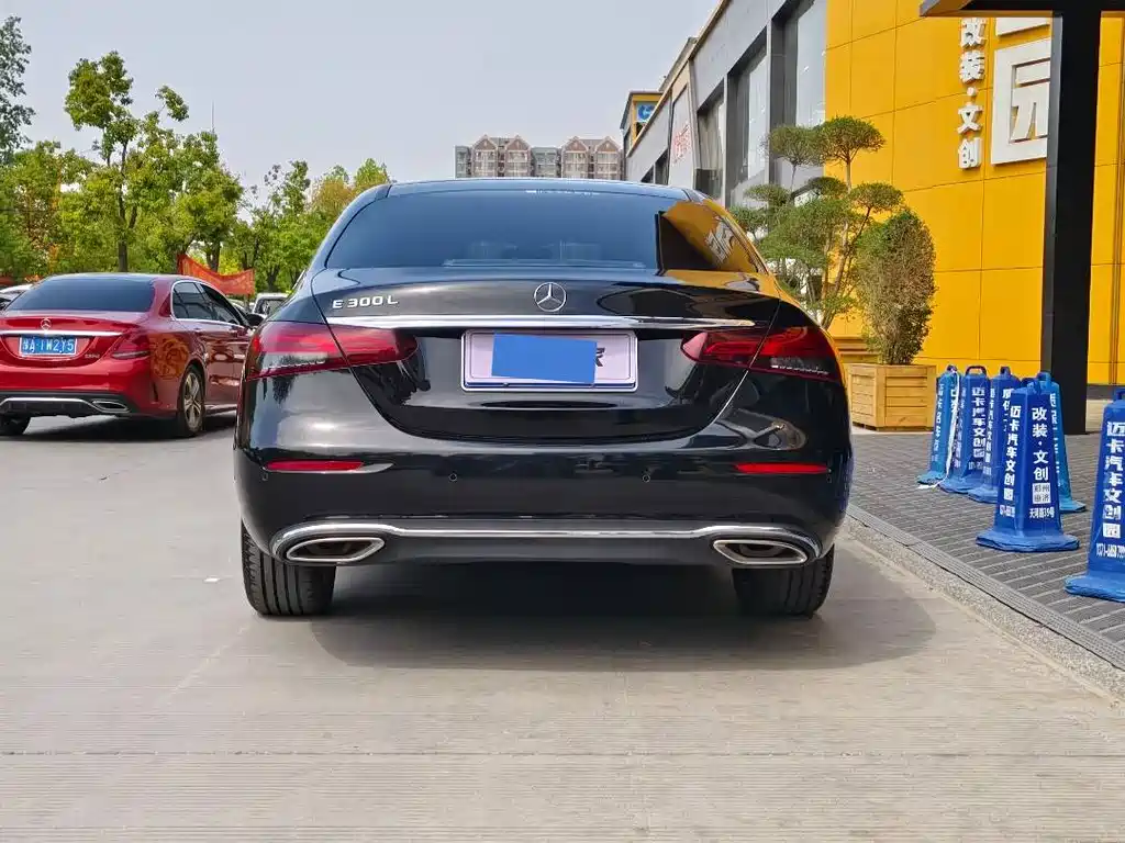 MERCEDES-BENZ E CLASS