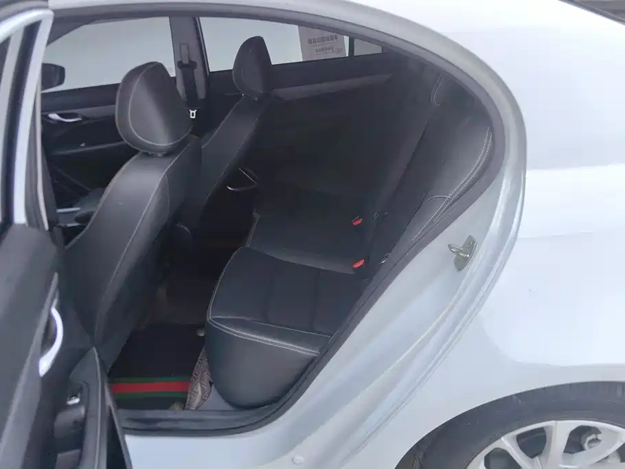 Geely Emgrand — миниатюра 11