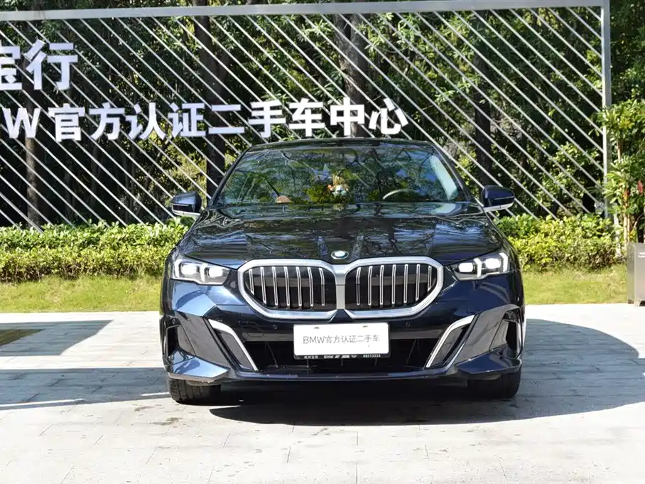 BMW 5 Series — миниатюра 4