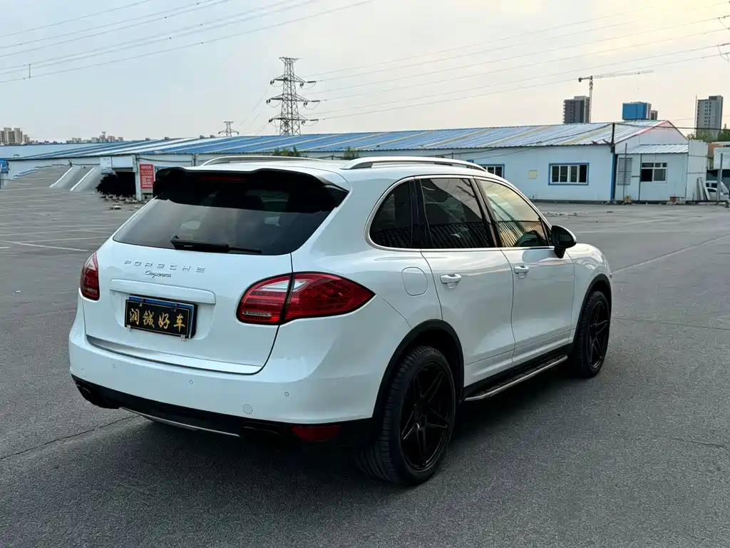 Porsche Cayenne 2014 Cayenne Platinum Edition 3.0T