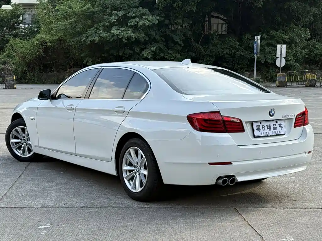 BMW 5 Series — миниатюра 7