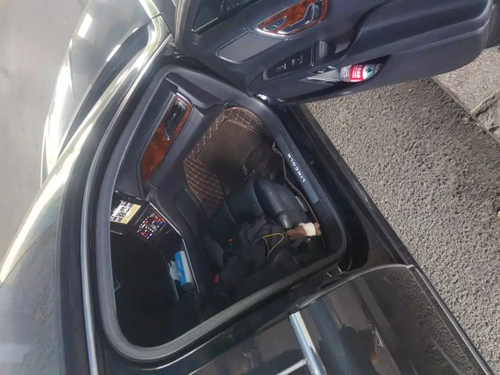 Lincoln Continental — миниатюра 18
