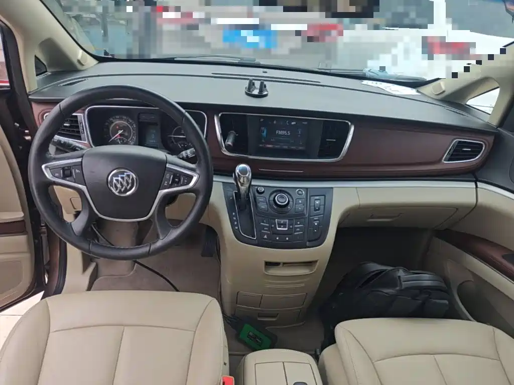Buick GL8 — миниатюра 10