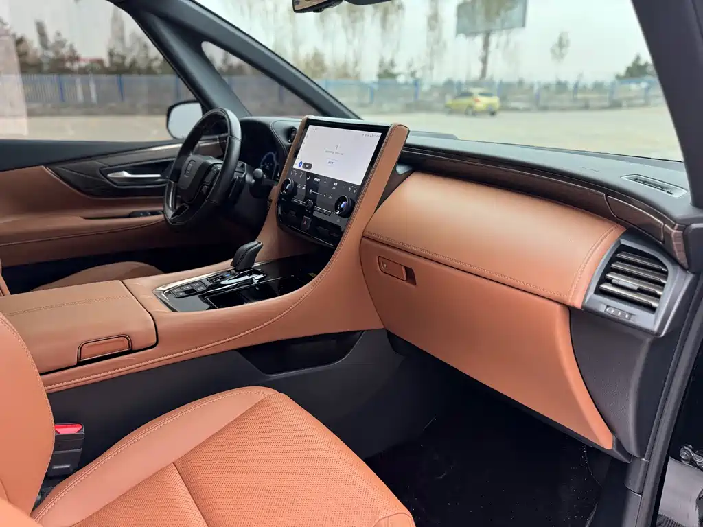 Toyota Vellfire — миниатюра 10