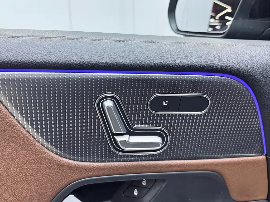 Mercedes-Benz GLB — миниатюра 12