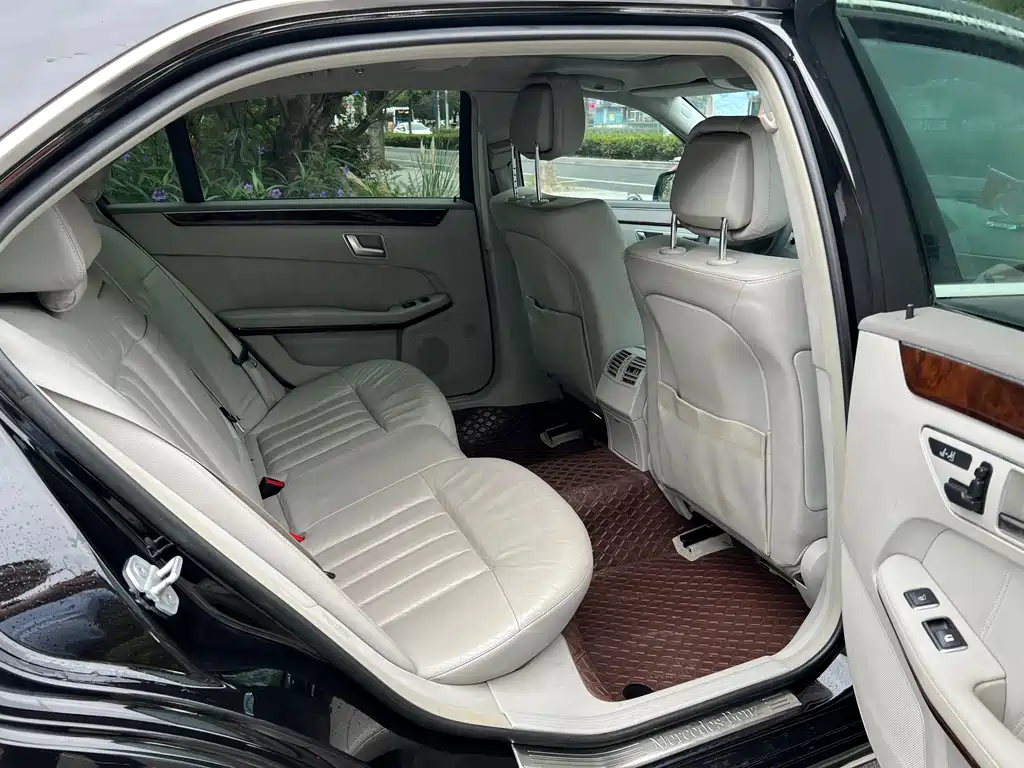 Mercedes-Benz E-Class — миниатюра 15
