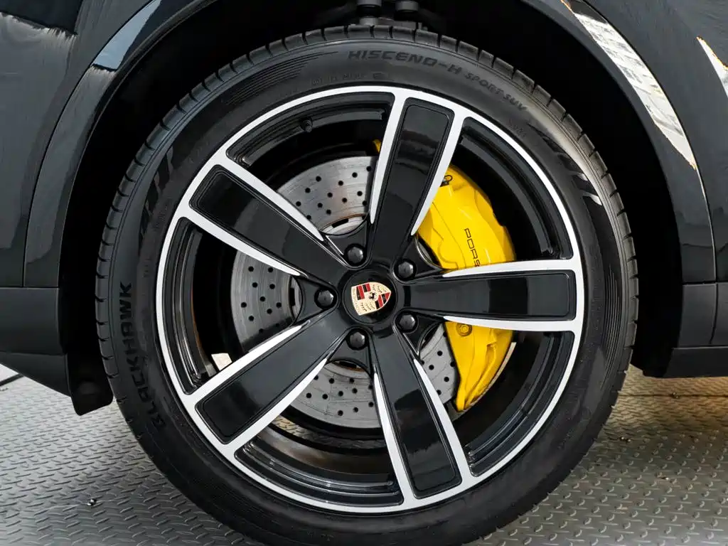 Porsche Cayenne — миниатюра 10