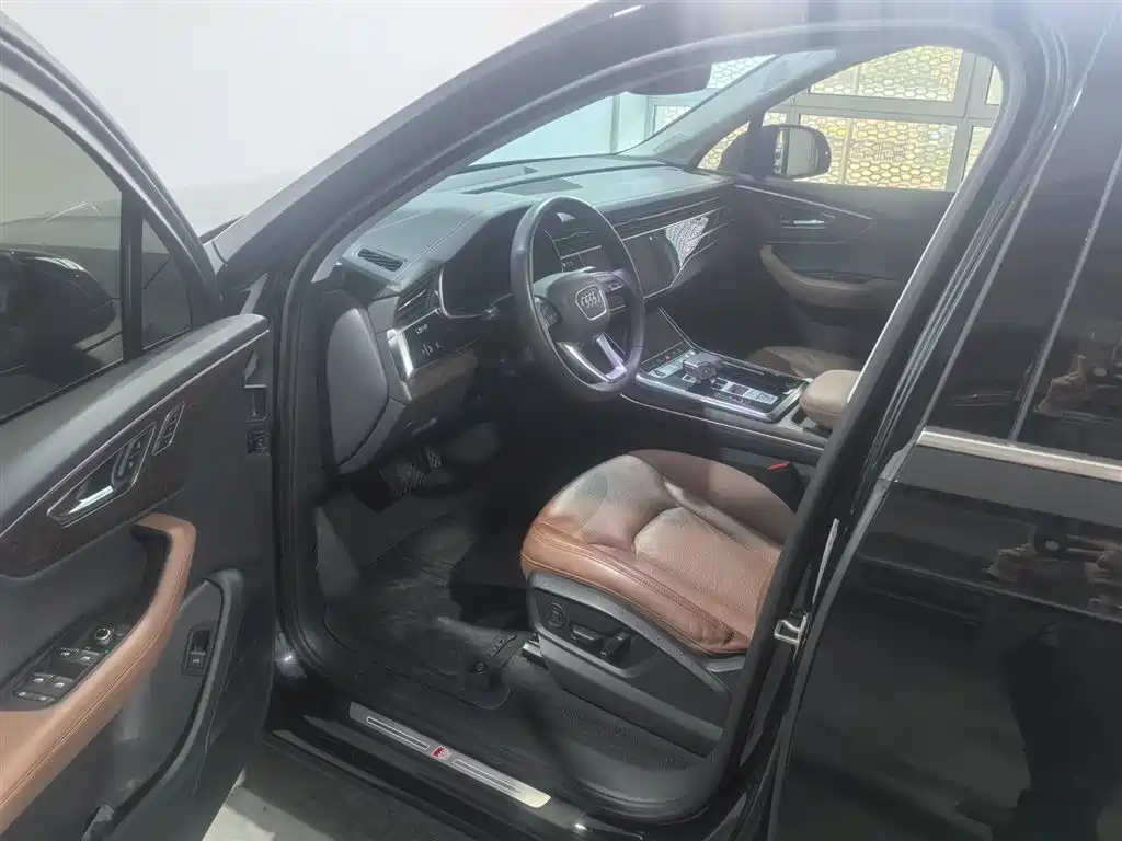 Audi Q7 2023 55 TFSI quattro S line Sport