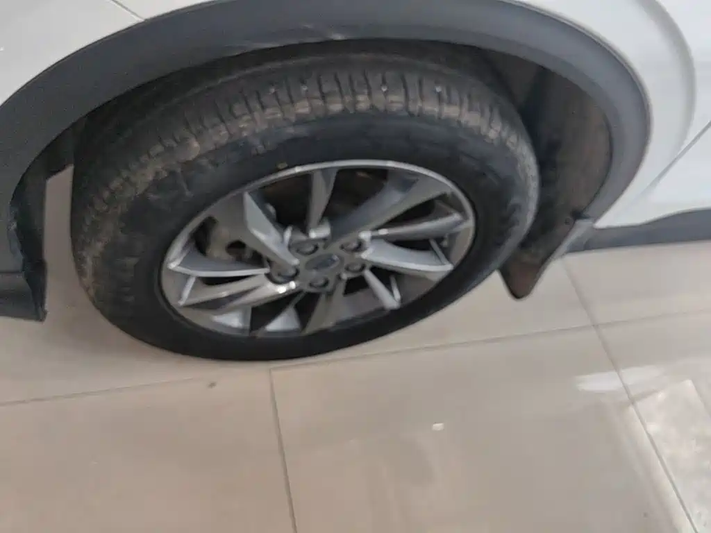Geely Binyue — миниатюра 23