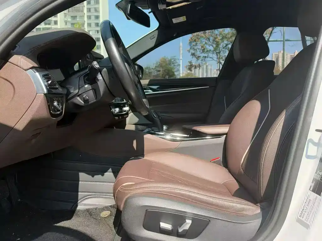 BMW 5 Series — миниатюра 5