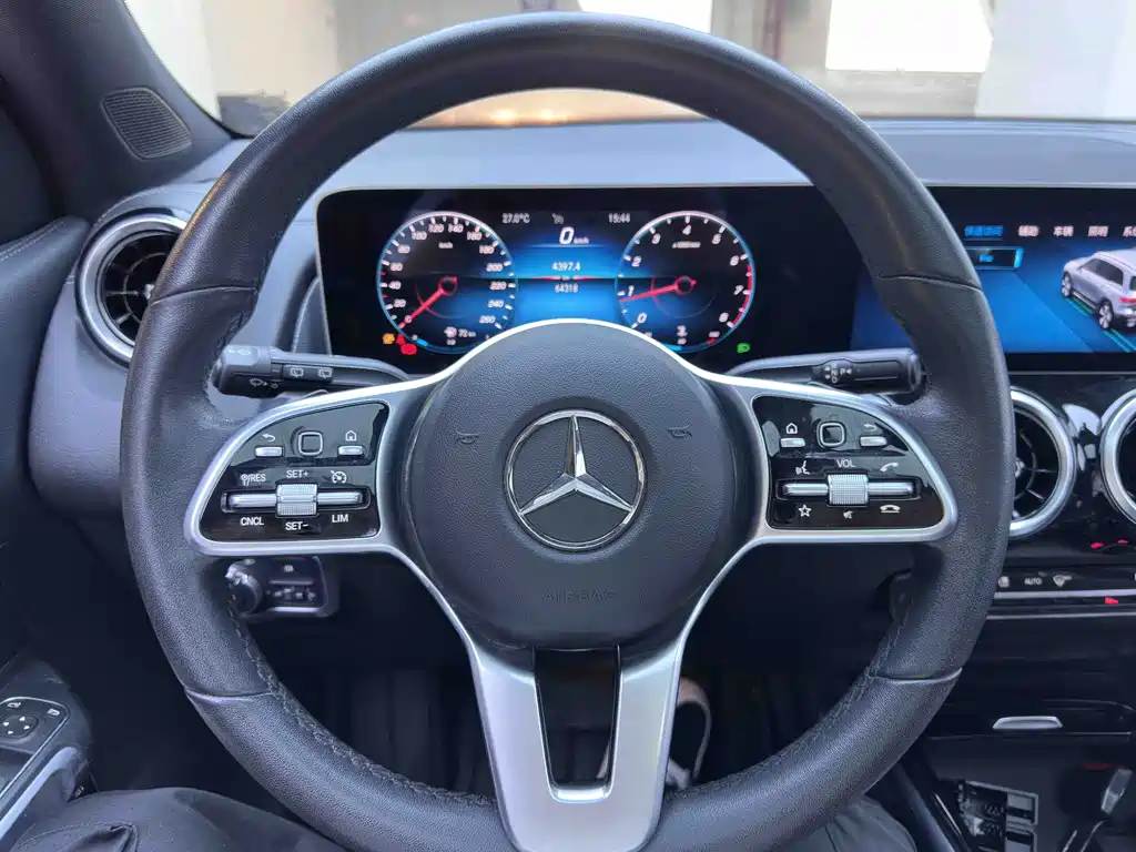 Mercedes-Benz GLB — миниатюра 12