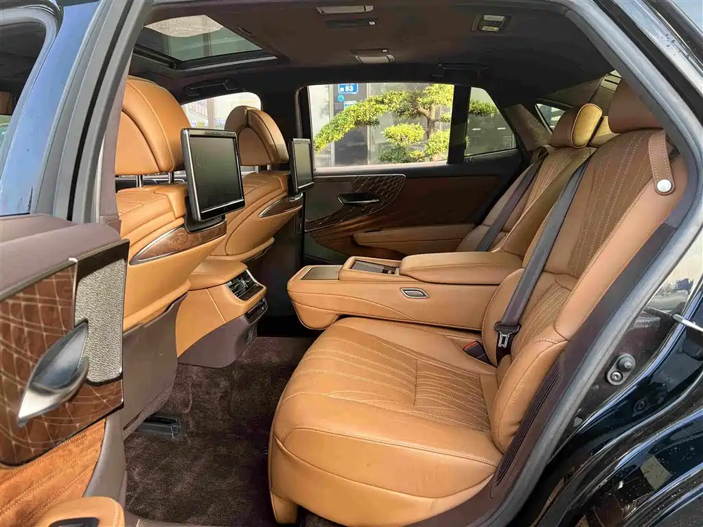 Lexus LS — миниатюра 3