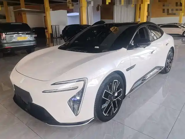 2025 Avatr 06