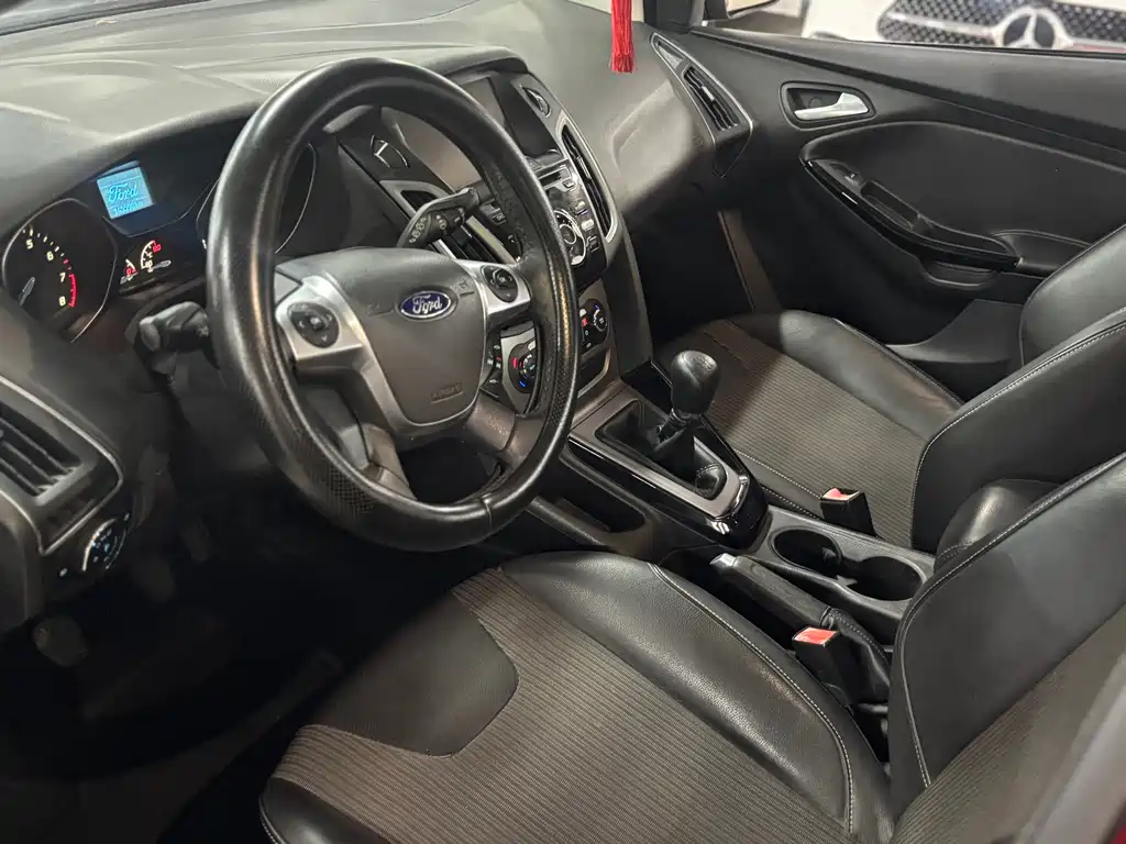 Ford Focus 2012 1.6L MT