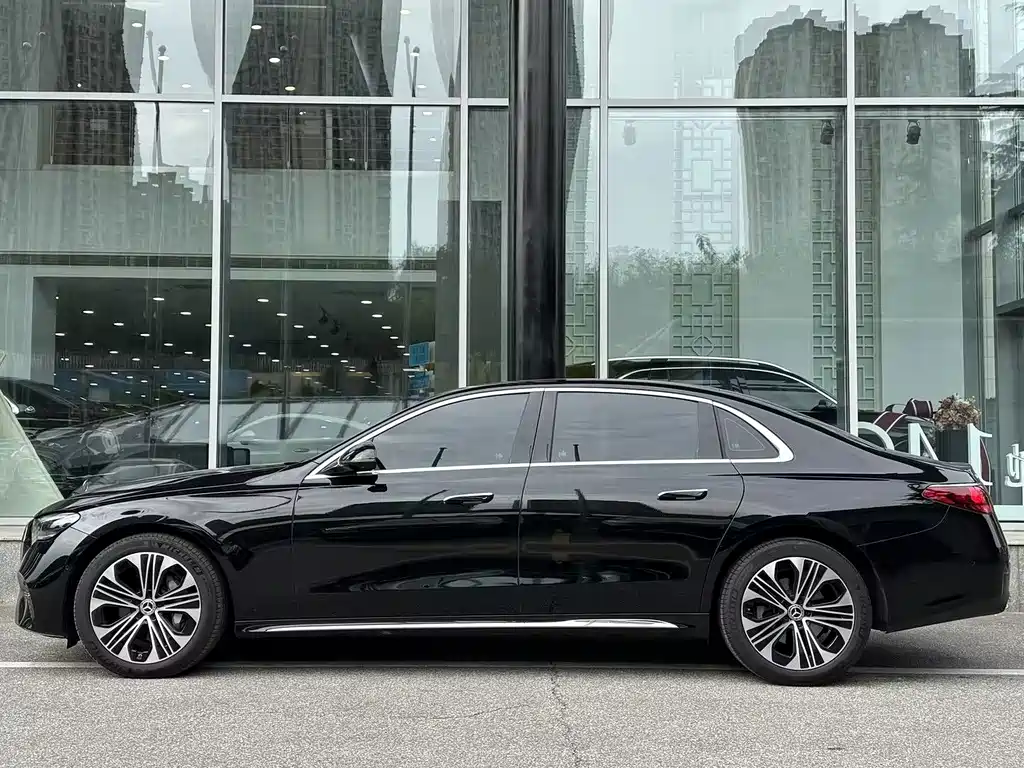 Mercedes-Benz E-Class — миниатюра 8