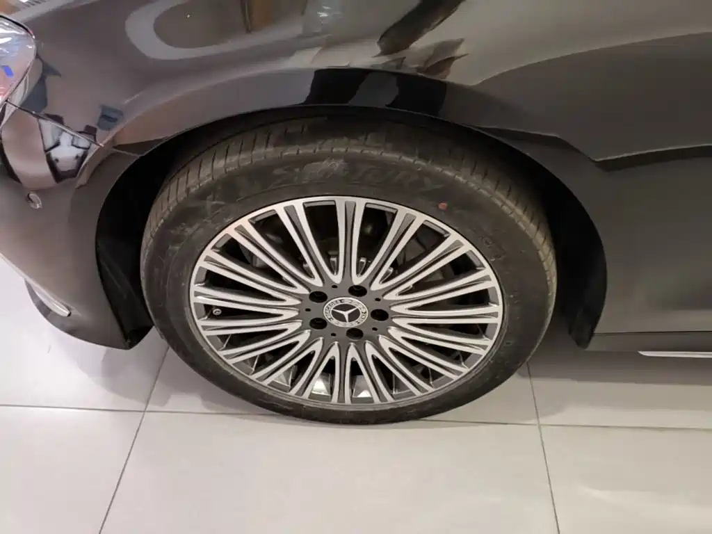 Mercedes-Benz E-Class — миниатюра 23