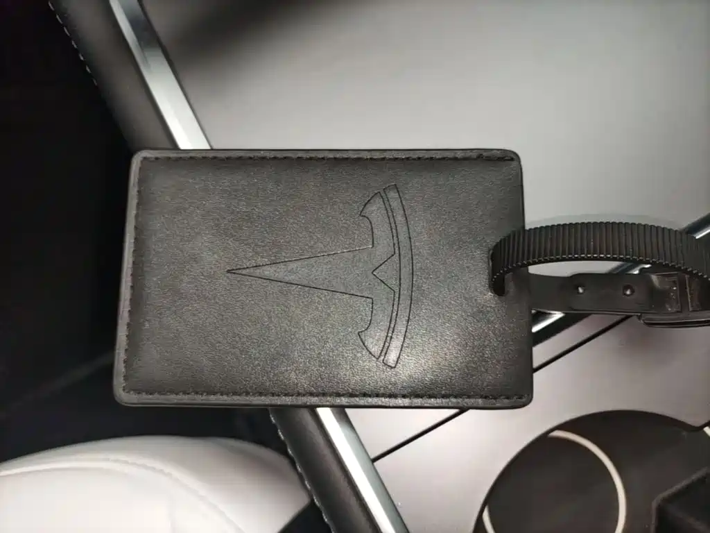 Tesla Model Y — миниатюра 9