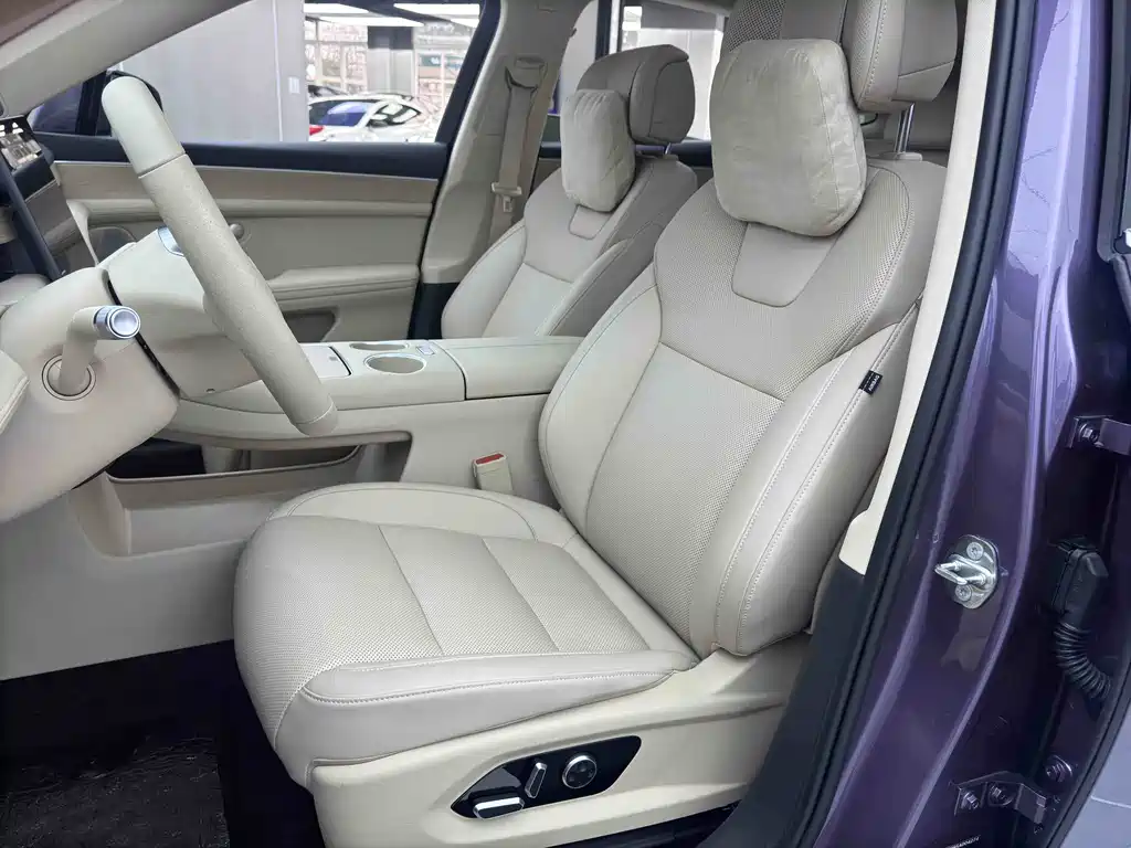 AITO ASK THE WORLD M5