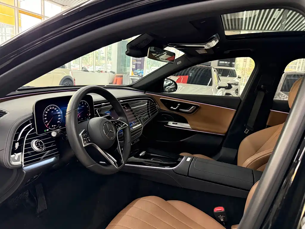 Mercedes-Benz E-Class — миниатюра 8