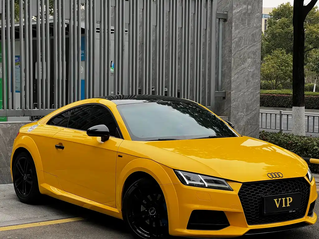 AUDI TT