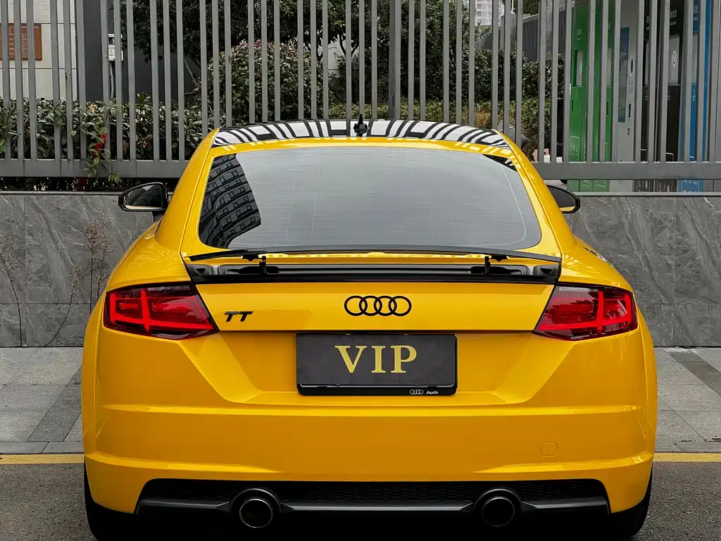 AUDI TT